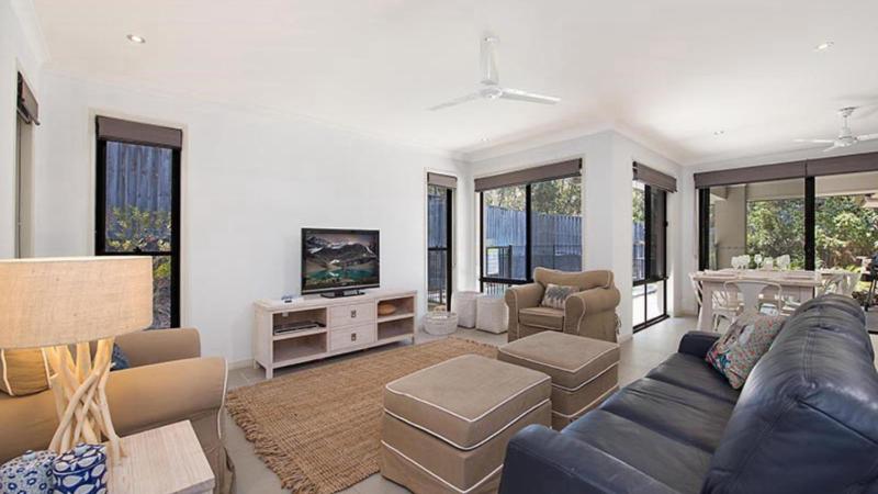 Hideaway -4BR Family Home with Pool Near Beach - image 9
