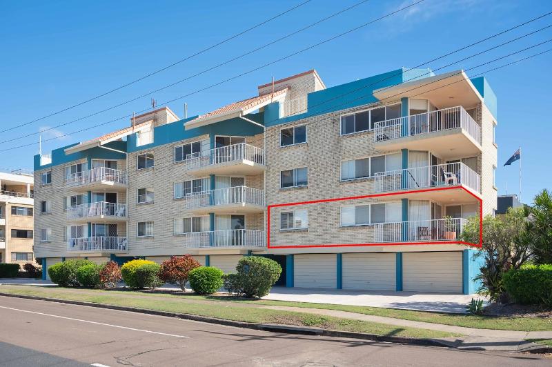Seascape U1 Golden Beach Retreat with Ocean Views - image 2