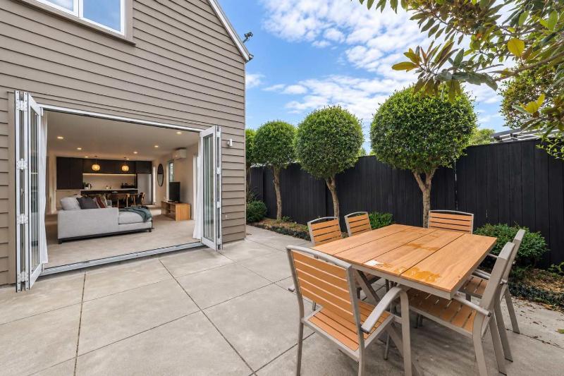 Modern 3BR Richmond Retreat with Garage Parking - image 1