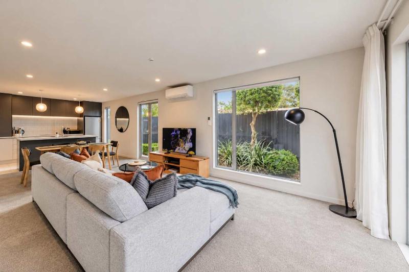 Modern 3BR Richmond Retreat with Garage Parking - image 12