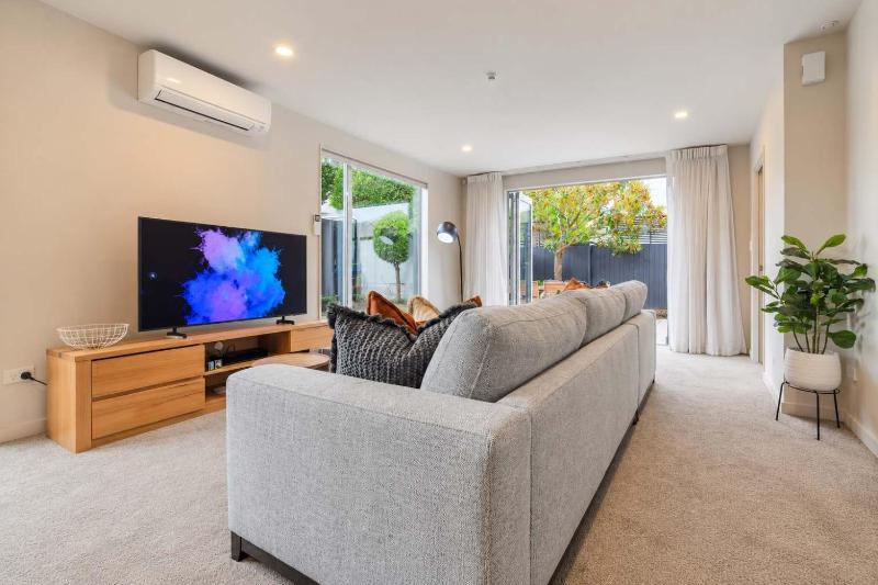 Modern 3BR Richmond Retreat with Garage Parking - image 44