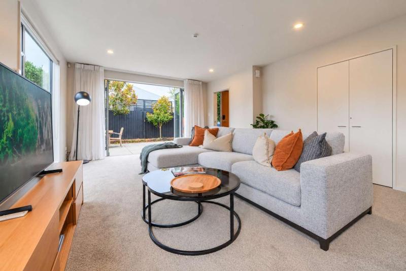 Modern 3BR Richmond Retreat with Garage Parking - image 43