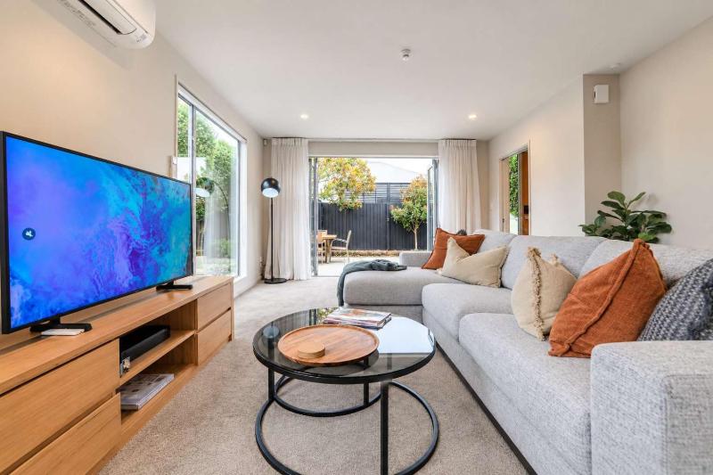Modern 3BR Richmond Retreat with Garage Parking - image 30
