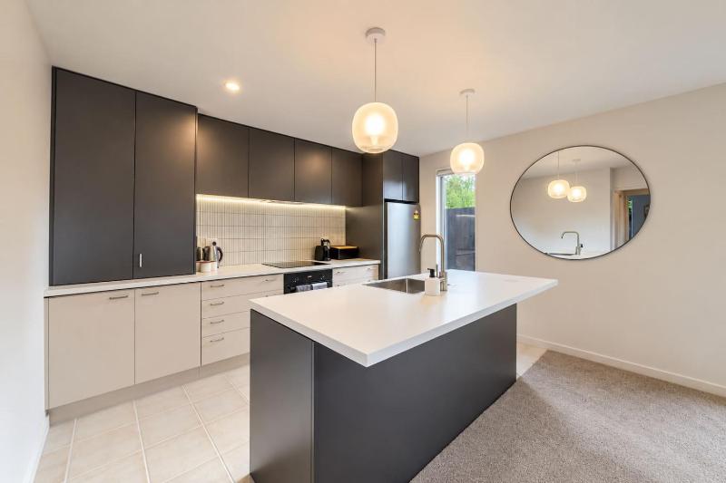 Modern 3BR Richmond Retreat with Garage Parking - image 38