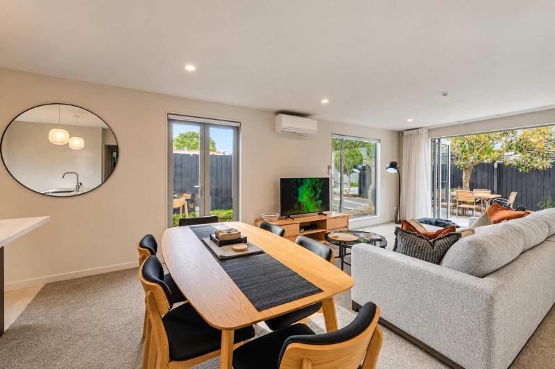 Modern 3BR Richmond Retreat with Garage Parking - image 18