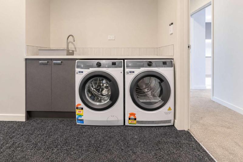 Modern 3BR Richmond Retreat with Garage Parking - image 35