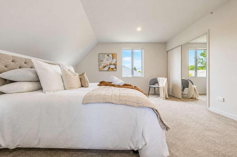 Modern 3BR Richmond Retreat with Garage Parking - image 14