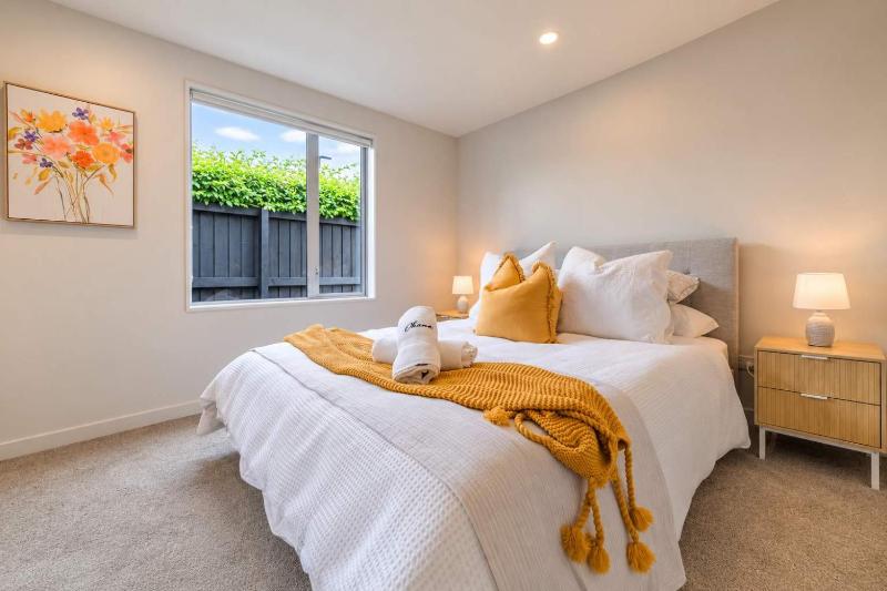 Modern 3BR Richmond Retreat with Garage Parking - image 46