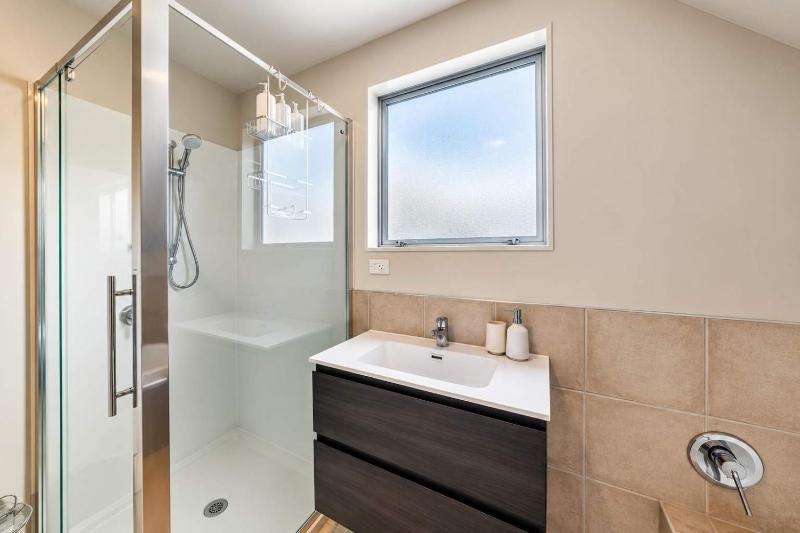 Modern 3BR Richmond Retreat with Garage Parking - image 36