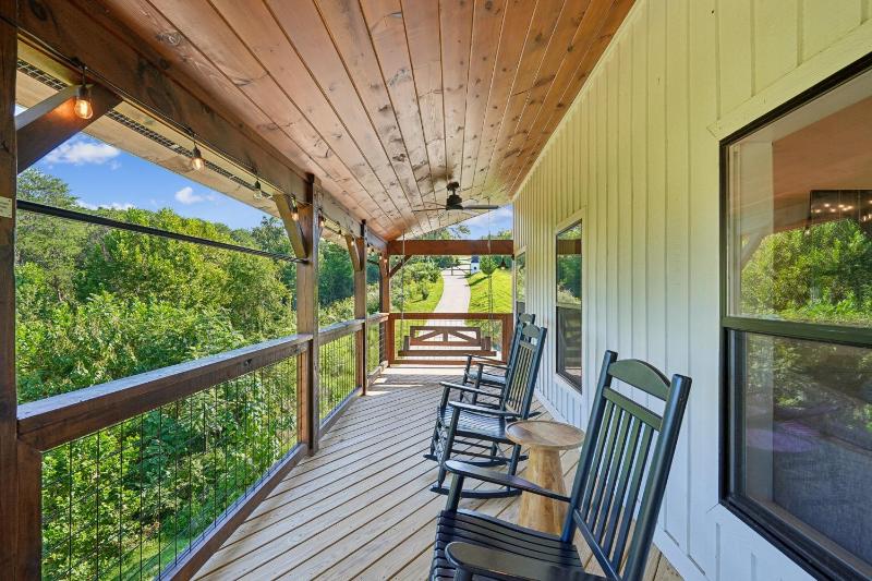 Black Bear Cove cabin - image 50