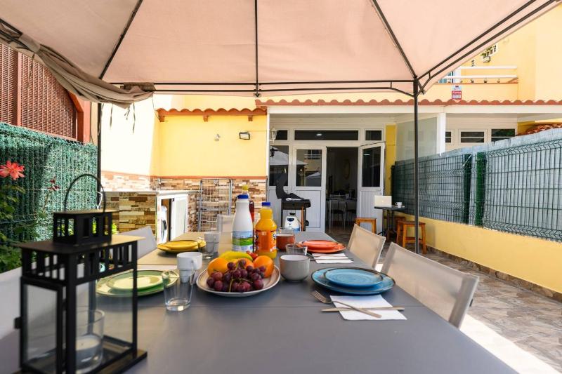 Bungalow with Terrace BBQ Private Parking Pool - image 28