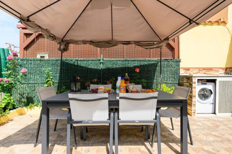 Bungalow with Terrace BBQ Private Parking Pool - image 14