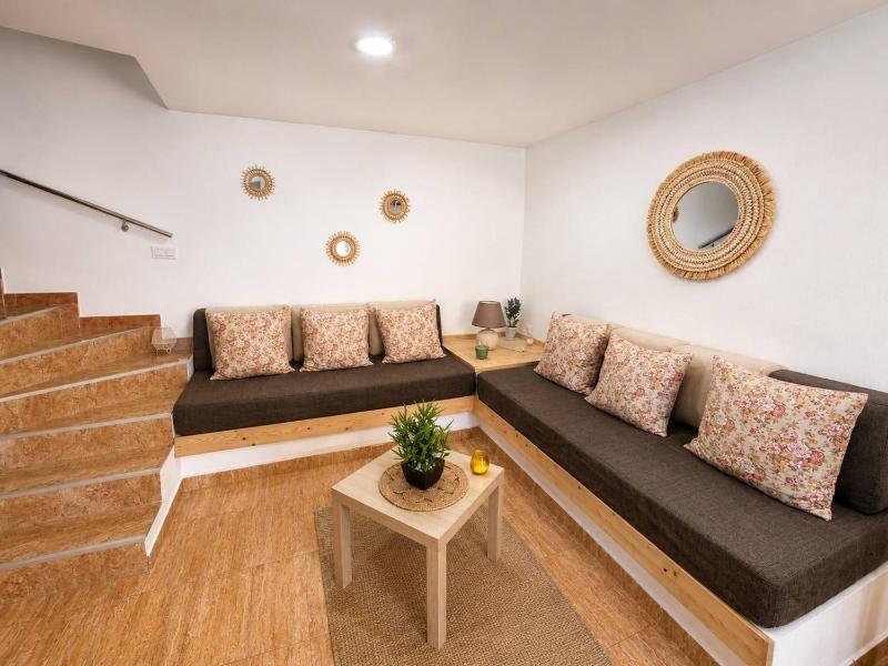 Bungalow with Terrace BBQ Private Parking Pool - image 10