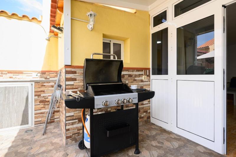Bungalow with Terrace BBQ Private Parking Pool - image 9