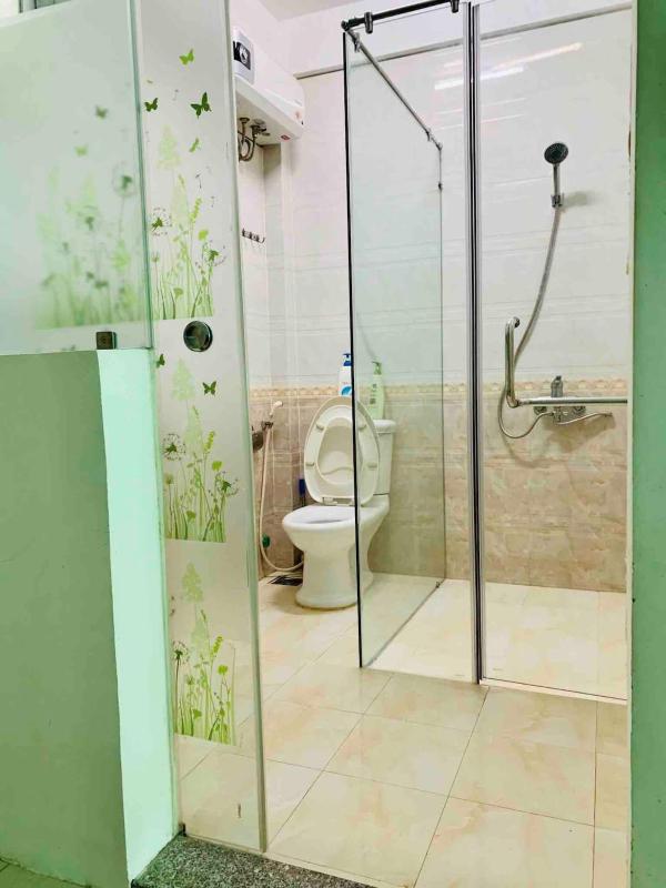 Nhà phố nguyên căn 3 phòng ngủ 3wc siêu trung tâm Huế - image 14