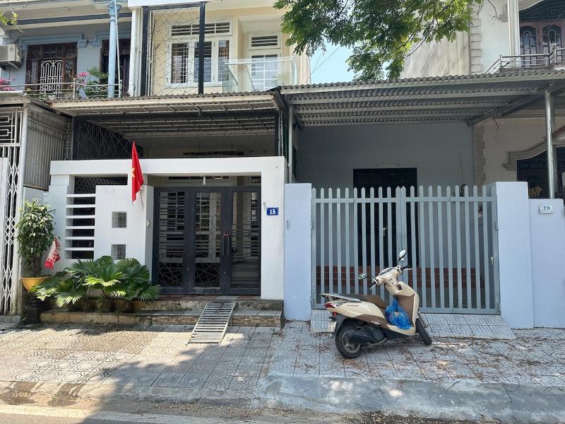 Nhà phố nguyên căn 3 phòng ngủ 3wc siêu trung tâm Huế - image 4