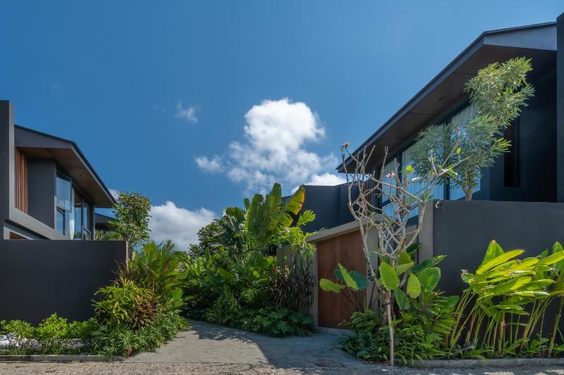 Raw Tropical Villas - Walk to Beach - image 10