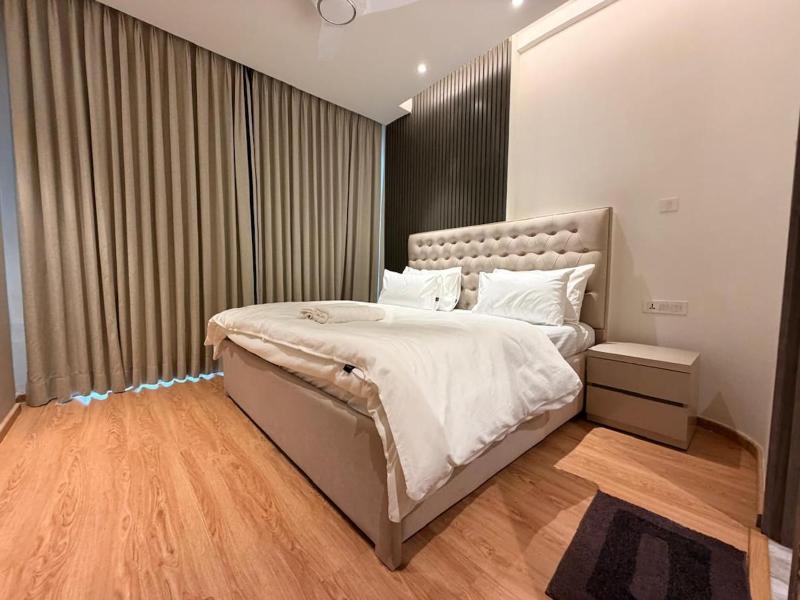 12A02 Magestic Royal 2BHK at MyDen 3 Private Balconies Beautiful City Views Bright Airy & Sunlit 2 Ensuite Bedrooms Premium Furnishings Infinity Terrace Pool Urbana Market Cafés & Dining Just Downstairs - image 14