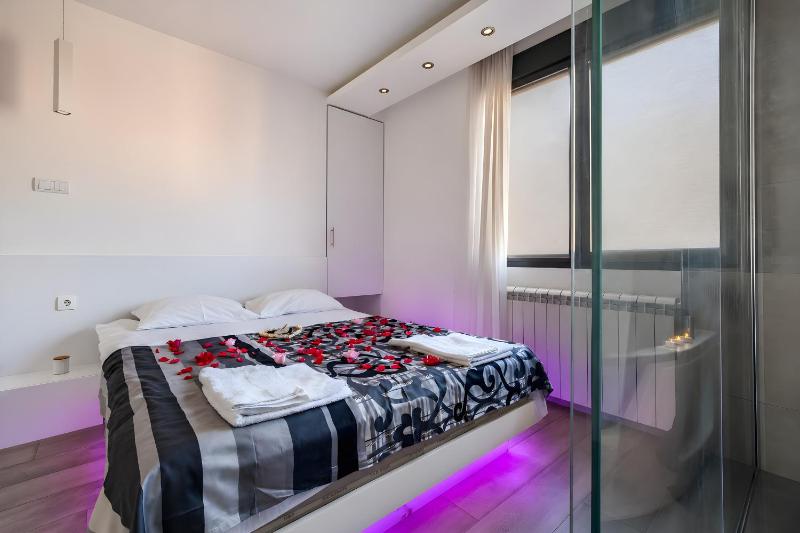 Luxury Boutique City Center Apartments - image 7