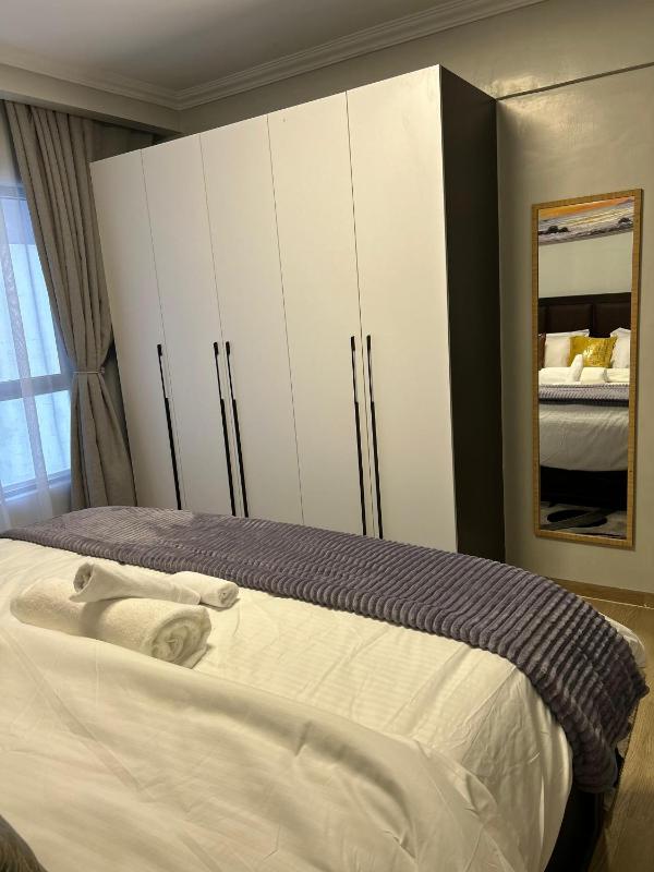 Luxurious 2 bedroom unit with pool and gym - image 6