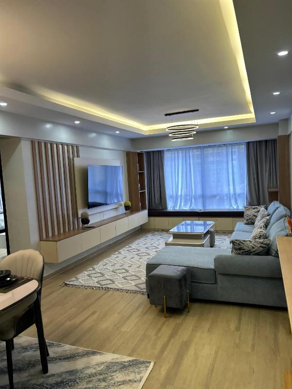 Luxurious 2 bedroom unit with pool and gym - image 4