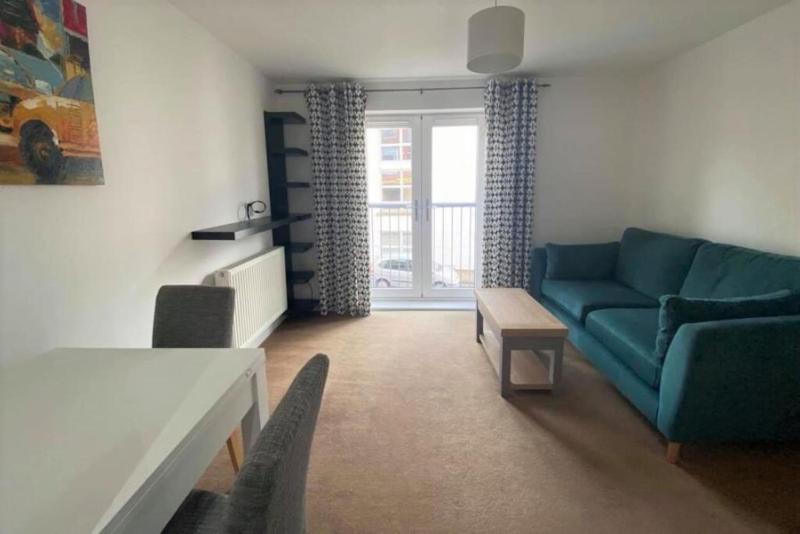 Air Maison - Centra Flat with Secured Gated Parking Near Gunwharf - image 10