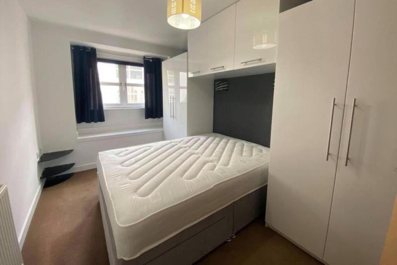 Air Maison - Centra Flat with Secured Gated Parking Near Gunwharf - image 6