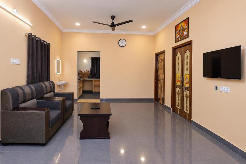 Spacious 2BHK Luxury Residence with Kitchen & Parking in Tirupati - image 1