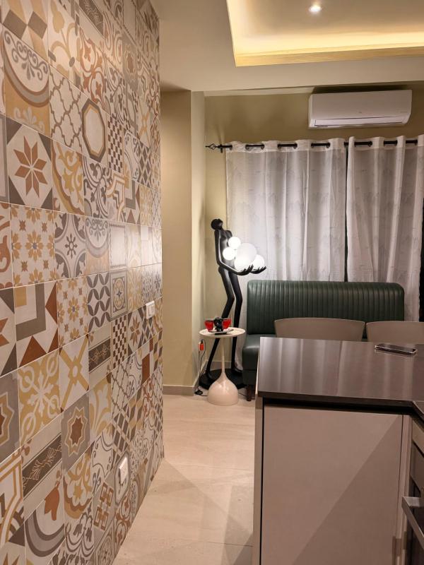 Luxury one bedroom apartment - image 3