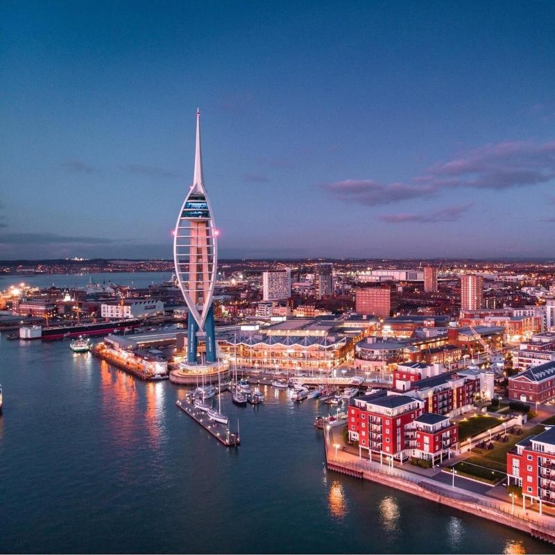Air Maison - Centra Flat with Secured Gated Parking Near Gunwharf - image 15