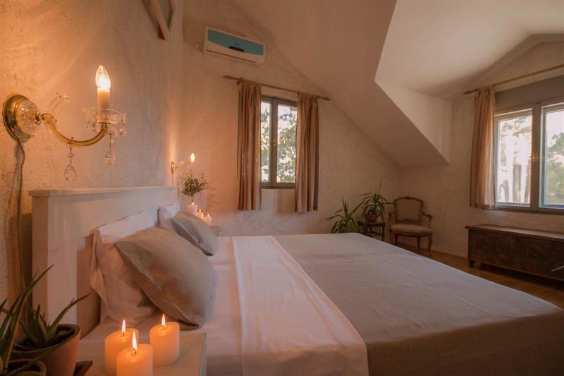 Stunning Bol Villa 4 Bedrooms Villa Zlatni Rat Stunning Location - image 25