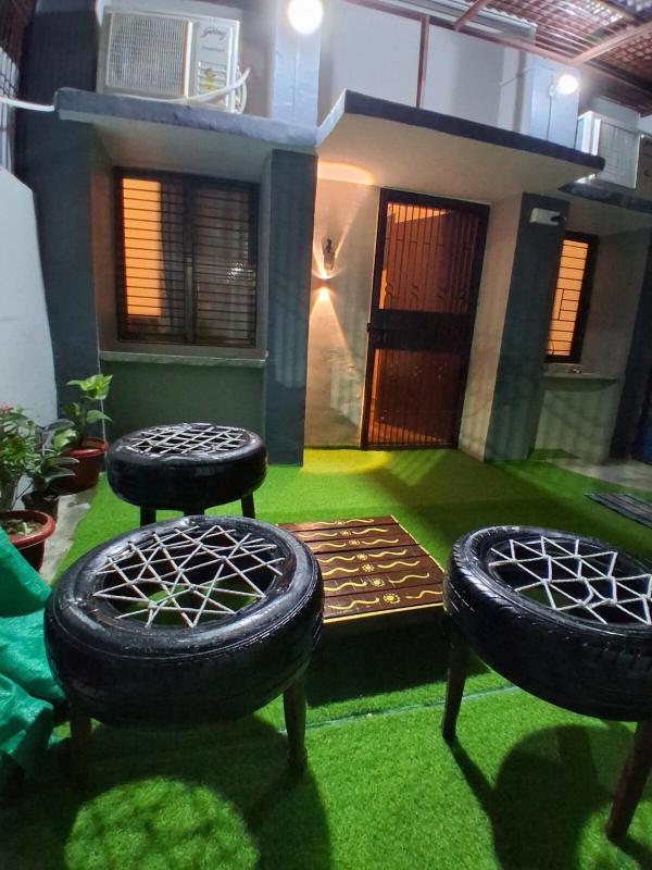 Kashi Cove Cozy 2BHK Near Kashi Vishwanath & BHU - image 2