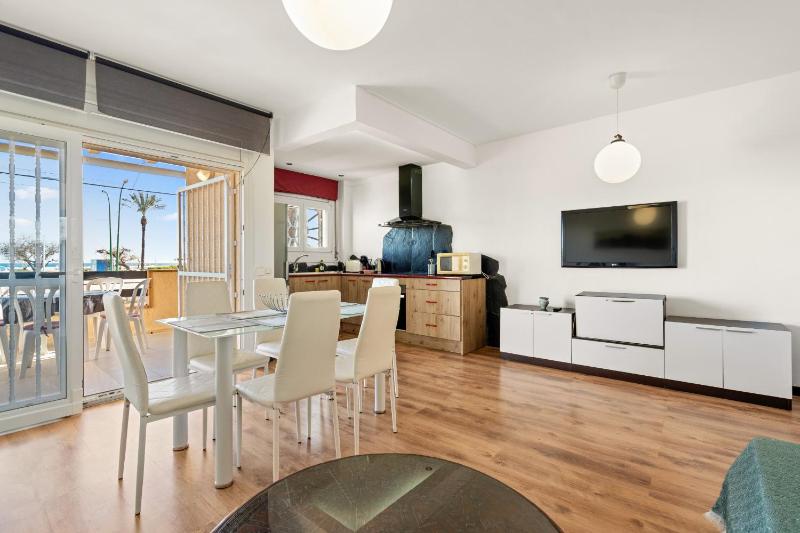 WELCS APARTAMENTO 458 EMP frente al Mar - image 19