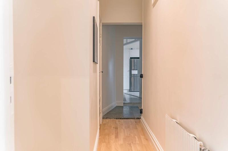 Scandinavian Apartment in Central Stockholm - image 11