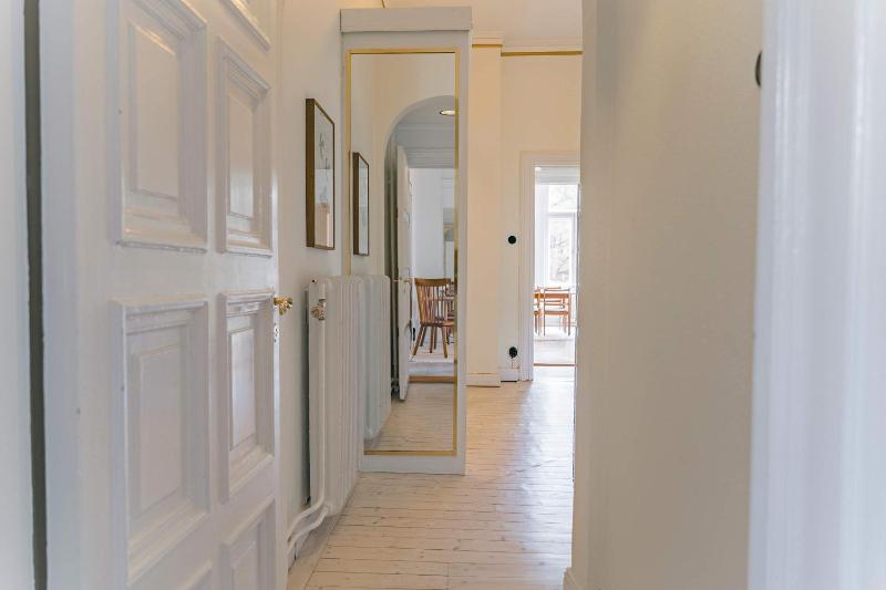 Scandinavian Apartment in Central Stockholm - image 8