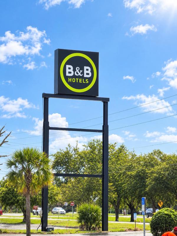 B&B HOTEL Jacksonville Airport - Newly Renovated! - image 34