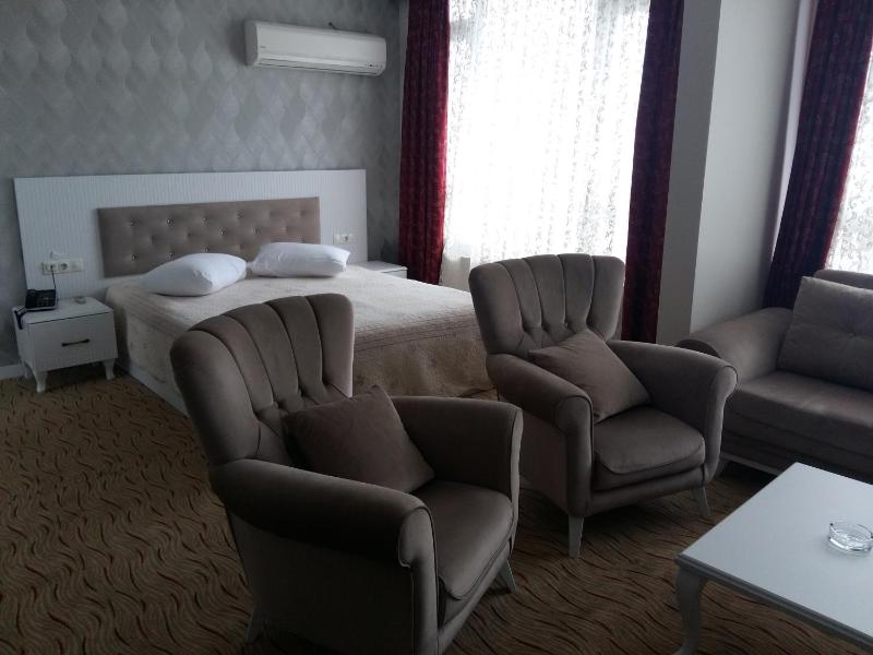 Junior Suite (2 Adults + 1 Child) image 2