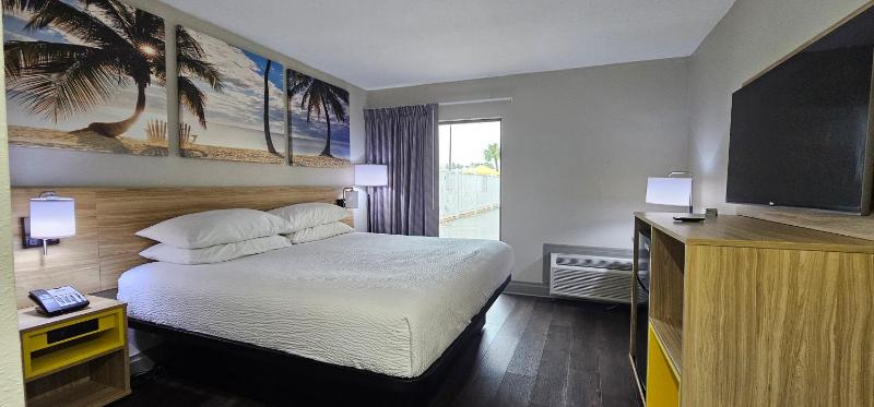 Days Inn & Suites by Wyndham Tampa/Fairground/Casino Area - image 19