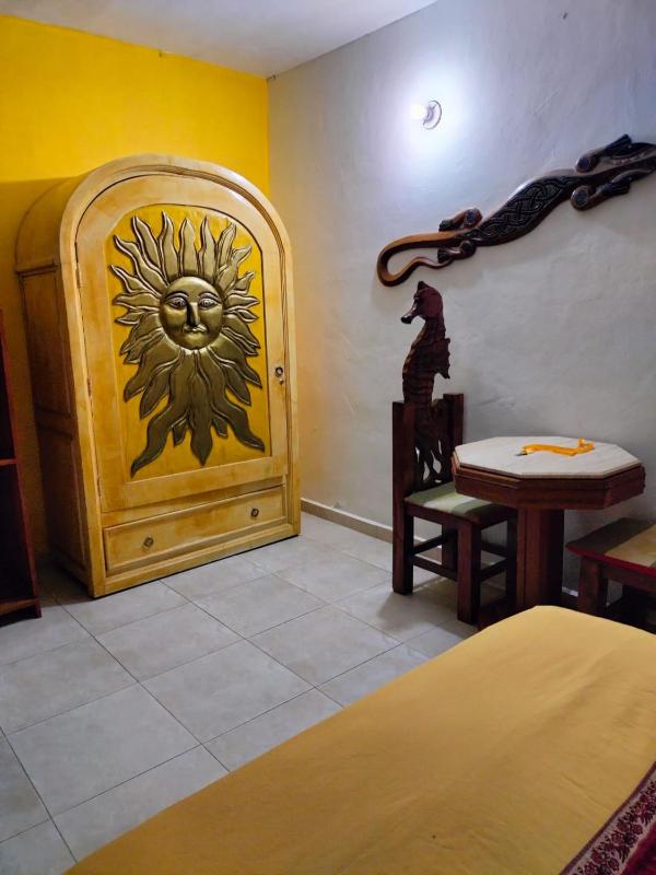 Cancun Guest House 3 near Ado bus terminal and 25 min from-to airport by shuttle - image 7