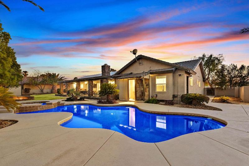 Vegas Getaway 7 BR Private Pool 5 000 sq ft - image 1
