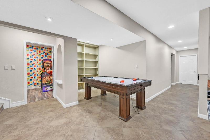Vegas Getaway 7 BR Private Pool 5 000 sq ft - image 13