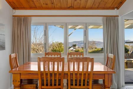 Bellbird Cottage With Lake and Mountain Views - image 31