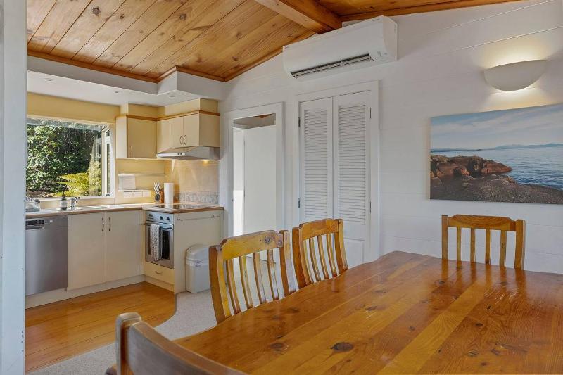 Bellbird Cottage With Lake and Mountain Views - image 41