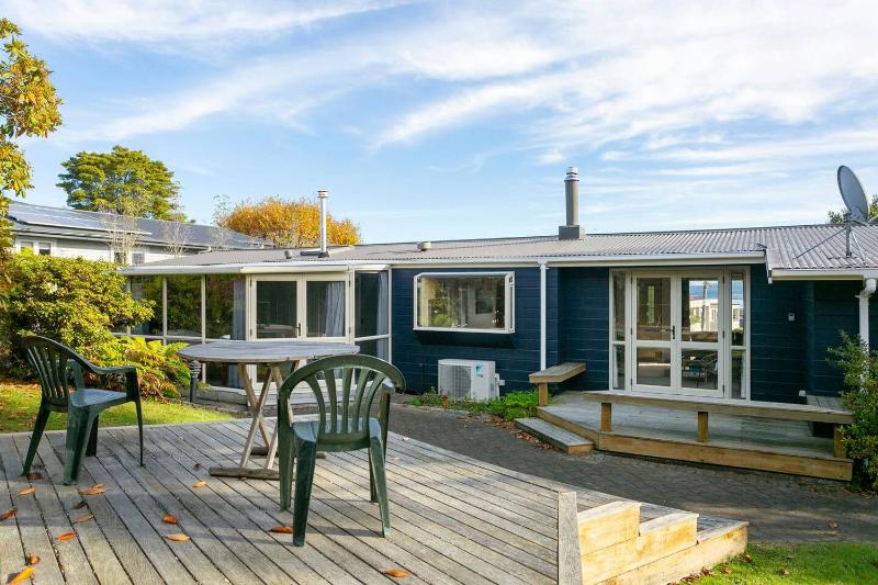 Bellbird Cottage With Lake and Mountain Views - image 30