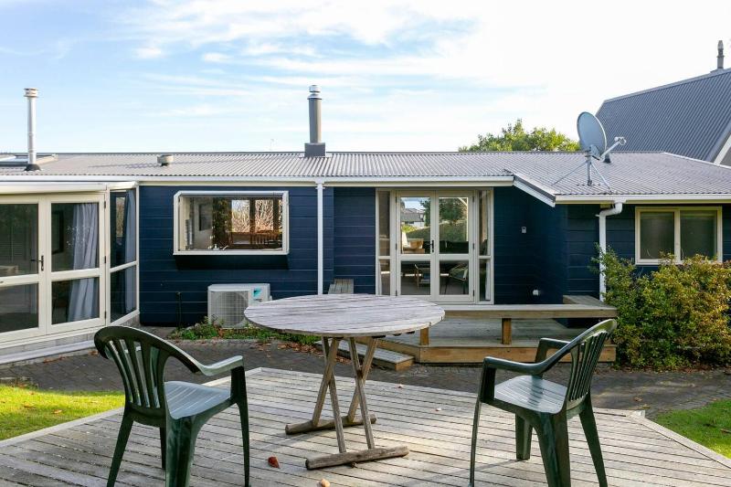 Bellbird Cottage With Lake and Mountain Views - image 27