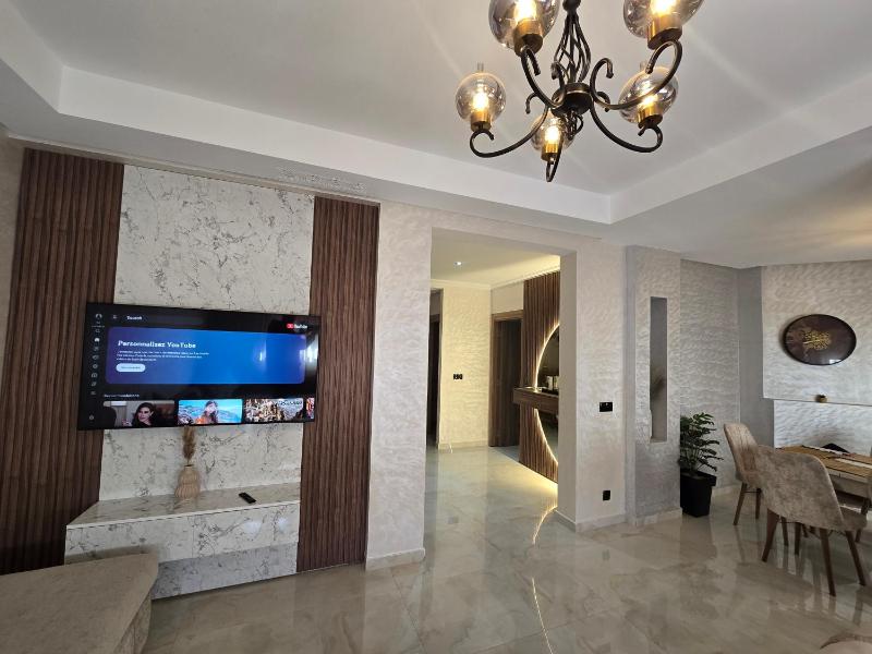Luxury Modern Apartment With 5 Pools - image 10