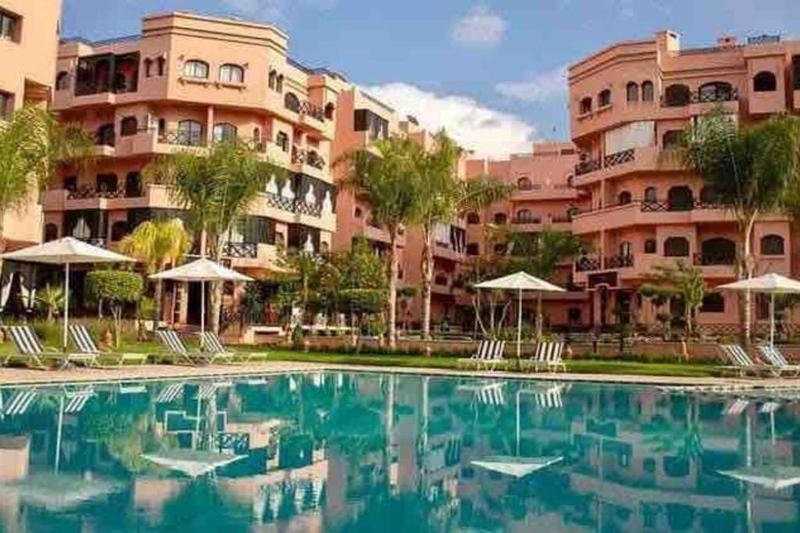 Luxury Modern Apartment With 5 Pools - image 3