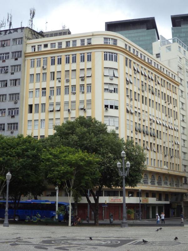 Bright Spacious Historic and Newly Renovated - image 4