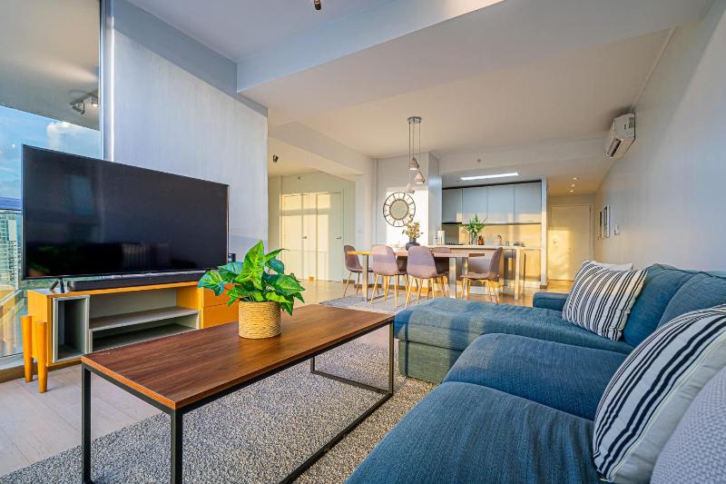 Airy 2BR in San Francisco with Pool - image 8