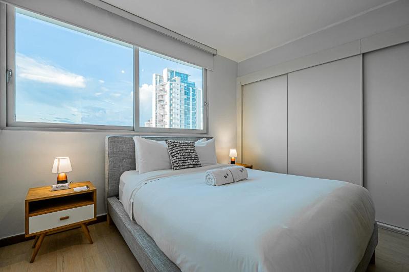 Airy 2BR in San Francisco with Pool - image 9